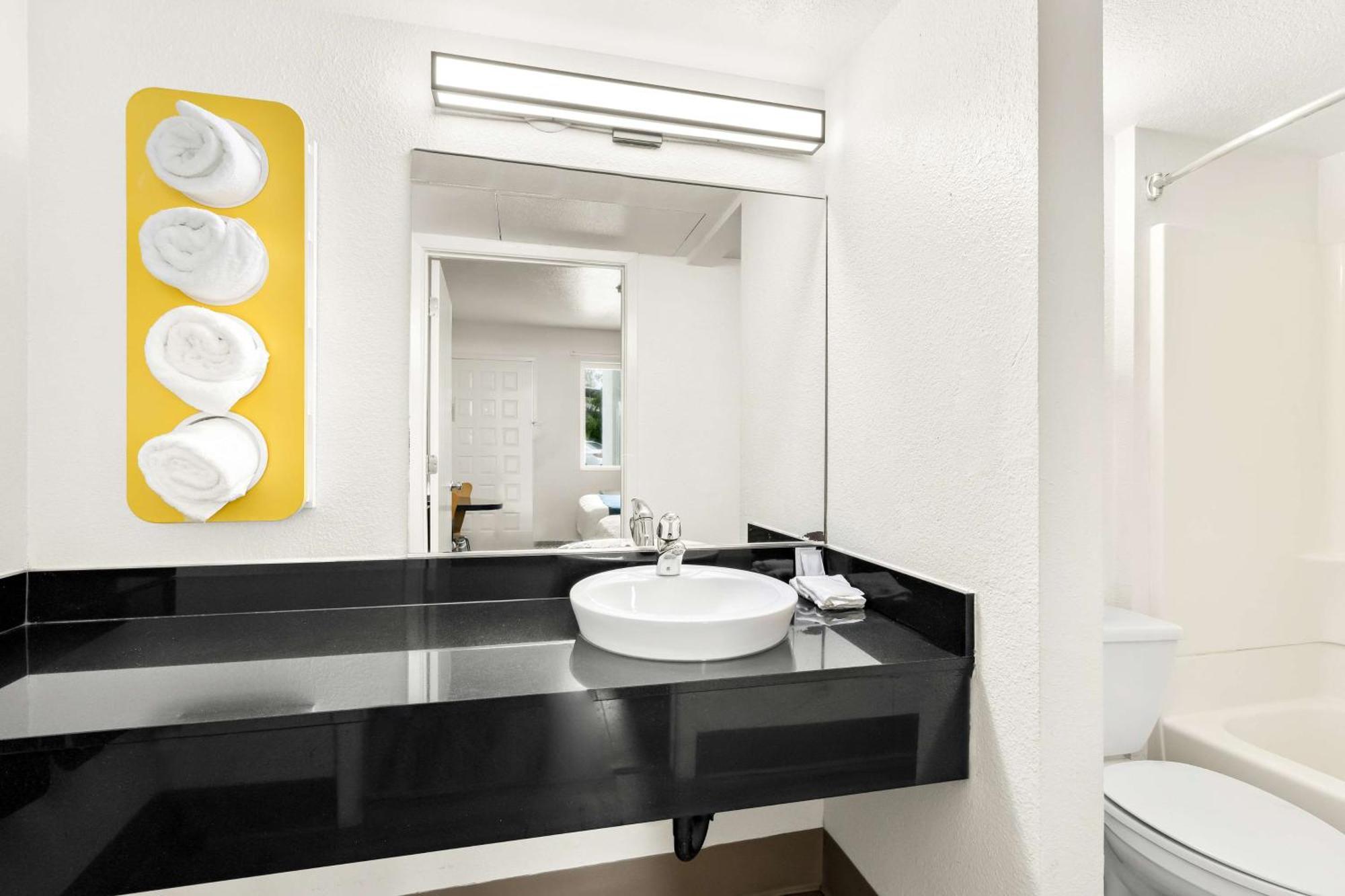 Studio 6 Suites Carpinteria, Ca Santa Barbara South Экстерьер фото
